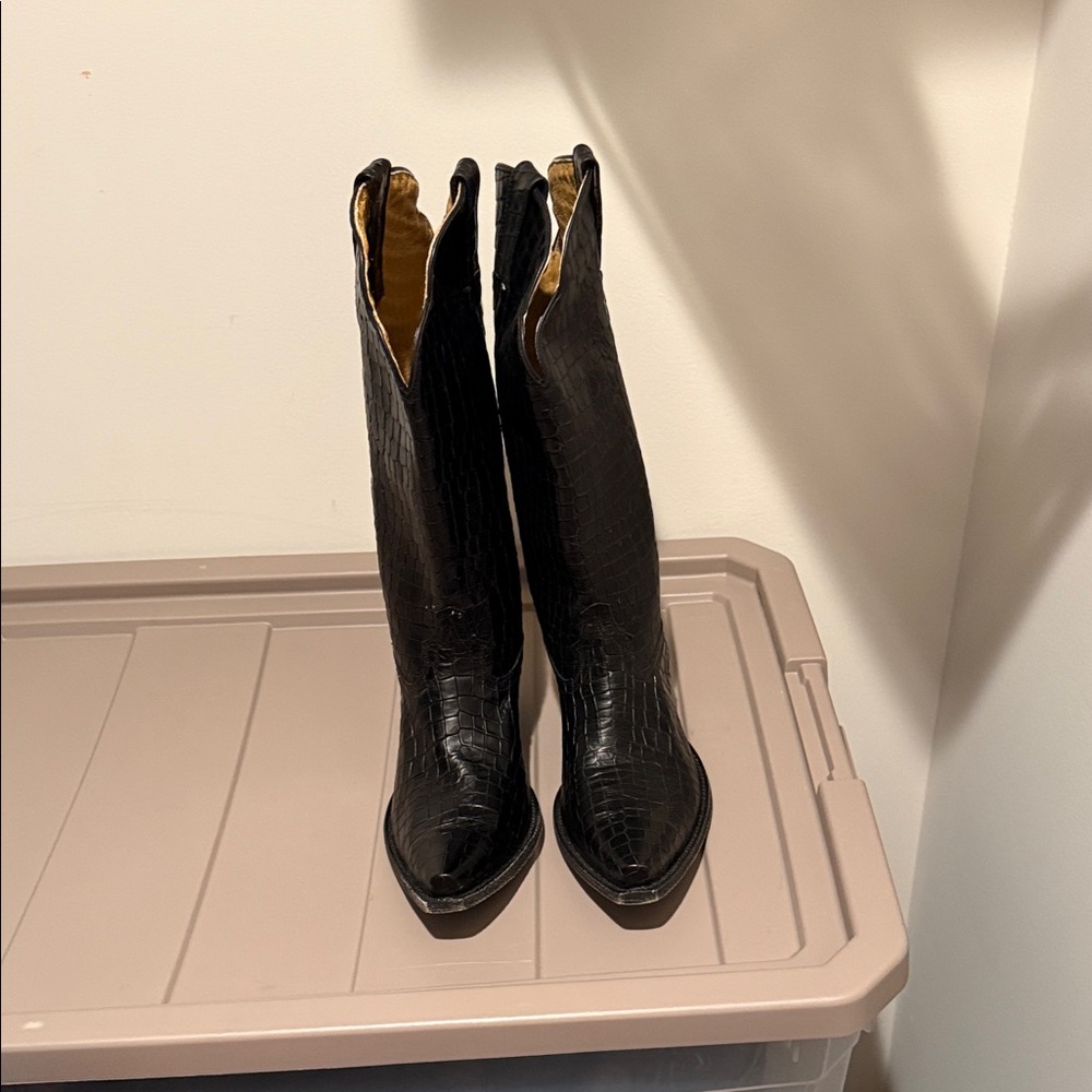 Black Idyllwind boots with croc like leather